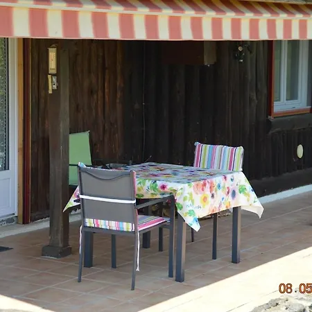 Le Des Contries Frühstückspension